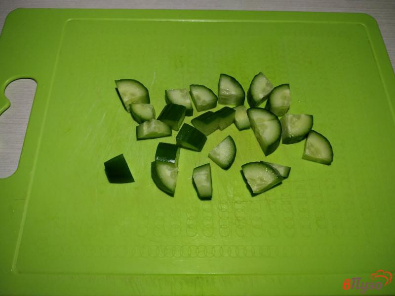 Фото приготовление рецепта: Салат с пекинской капустой и охотничьими колбасками шаг №6