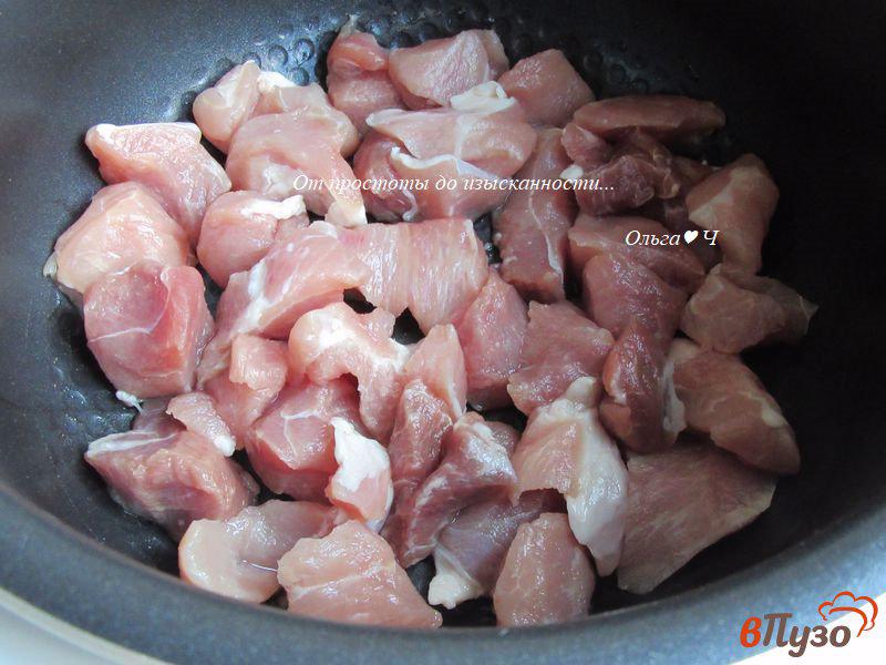 Фото приготовление рецепта: Свинина с квашеной капустой и сладким перцем шаг №1