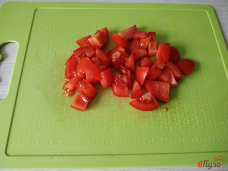 Фото приготовление рецепта: Салат из крабовых палочек с красной икрой шаг №3