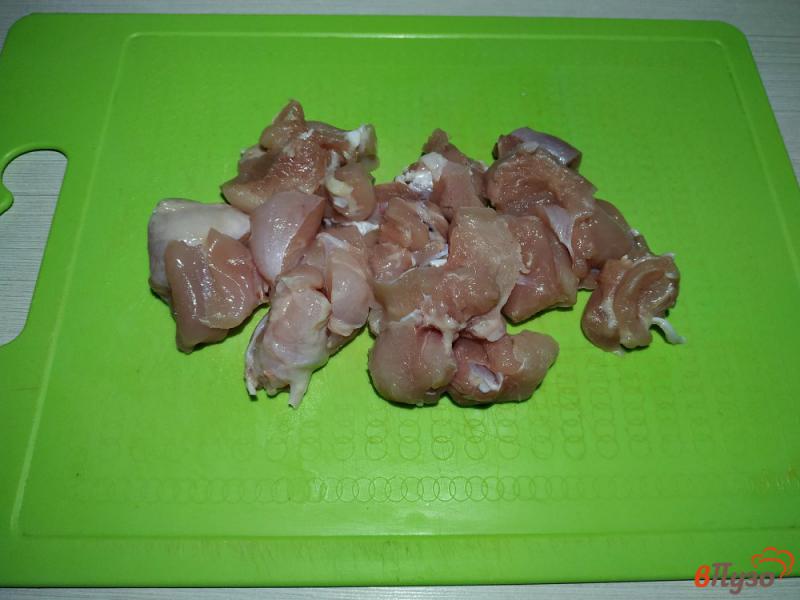 Фото приготовление рецепта: Салат с куриной грудкой и пекинской капустой шаг №1