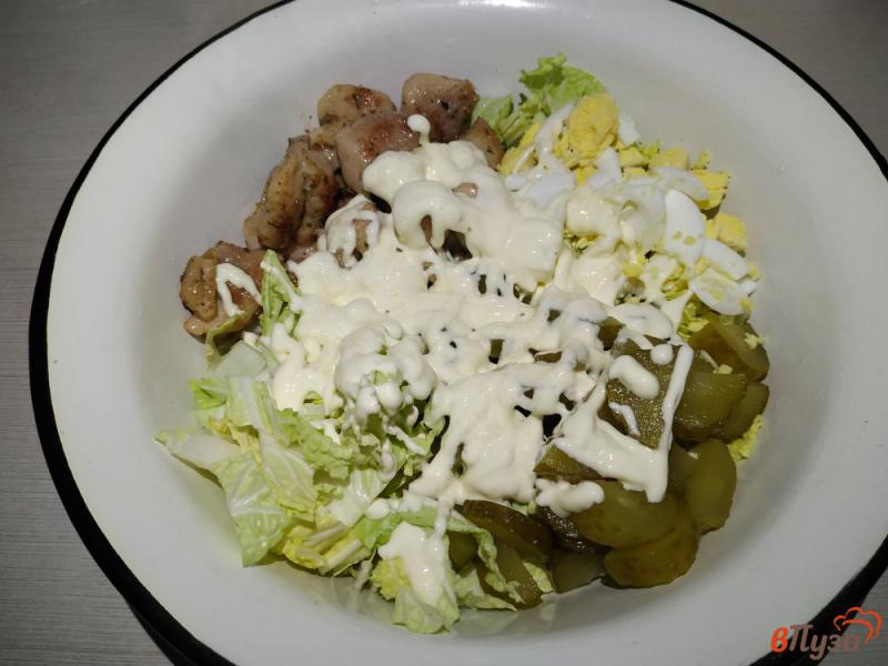 Фото приготовление рецепта: Салат с куриной грудкой и пекинской капустой шаг №8