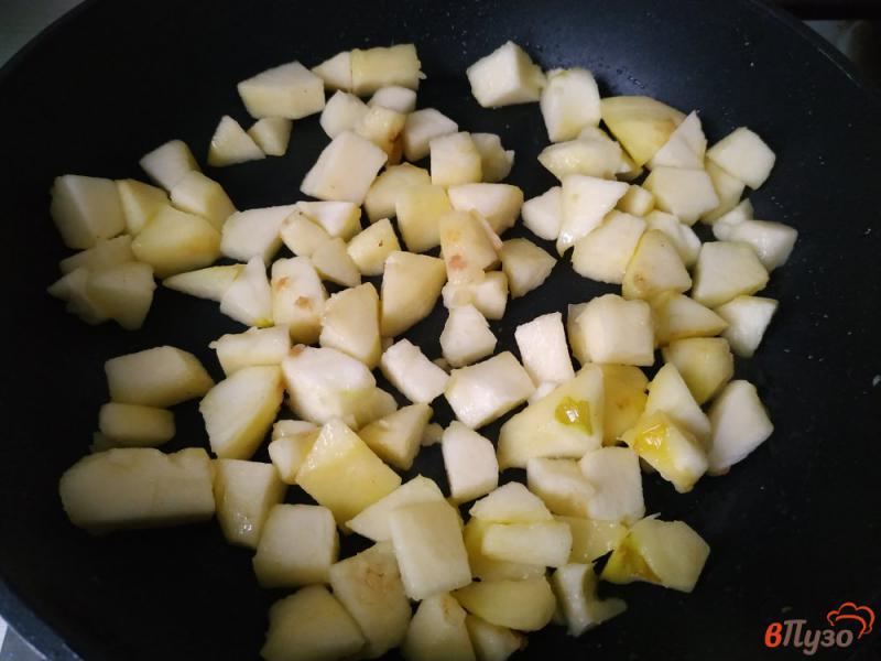 Фото приготовление рецепта: Слойки с карамелизироваными яблоками шаг №3
