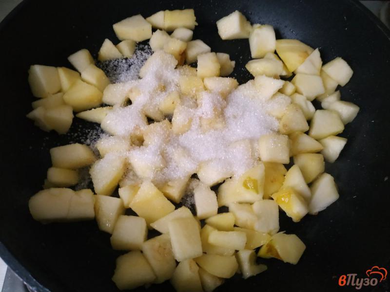 Фото приготовление рецепта: Слойки с карамелизироваными яблоками шаг №4