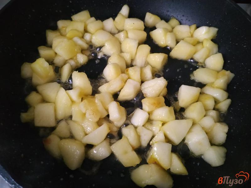 Фото приготовление рецепта: Слойки с карамелизироваными яблоками шаг №5