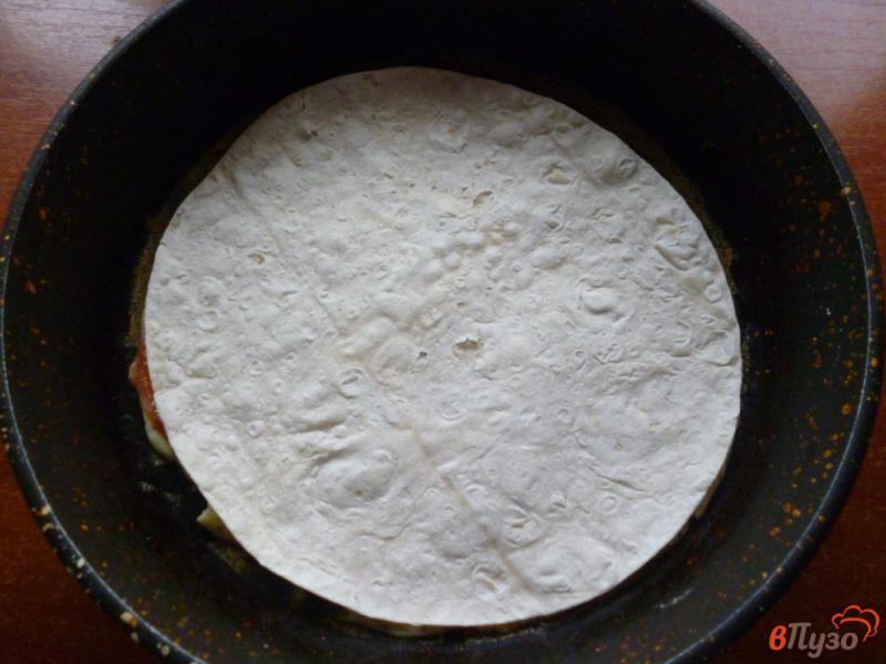Фото приготовление рецепта: Омлет в виде пиццы шаг №6
