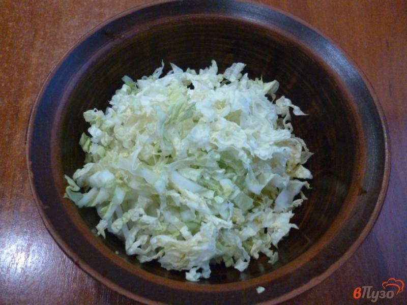Фото приготовление рецепта: Салат из пекинской капусты с колбасой и яйцами шаг №1