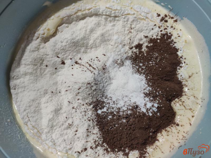 Фото приготовление рецепта: Шоколадный торт с кремом из вареной сгущенки шаг №4