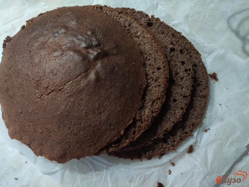 Фото приготовление рецепта: Шоколадный торт с кремом из вареной сгущенки шаг №7