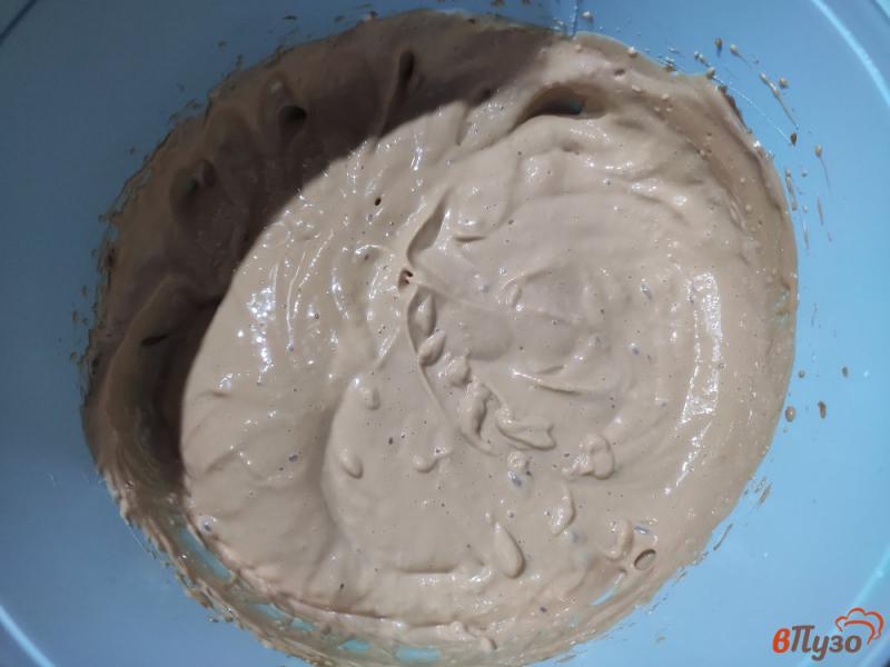 Фото приготовление рецепта: Шоколадный торт с кремом из вареной сгущенки шаг №9