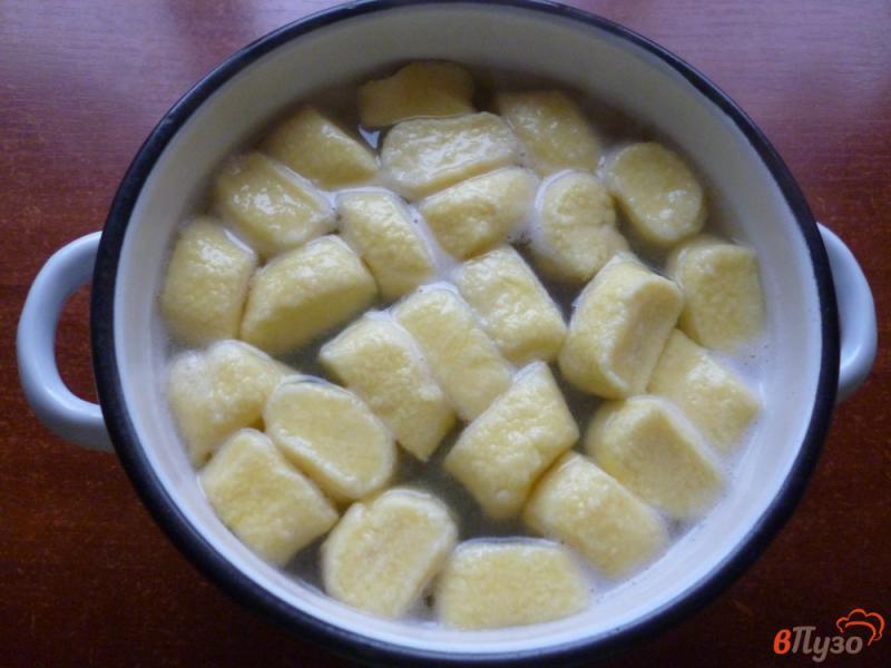 Фото приготовление рецепта: Ленивые вареники с карамелизированными яблоками шаг №6