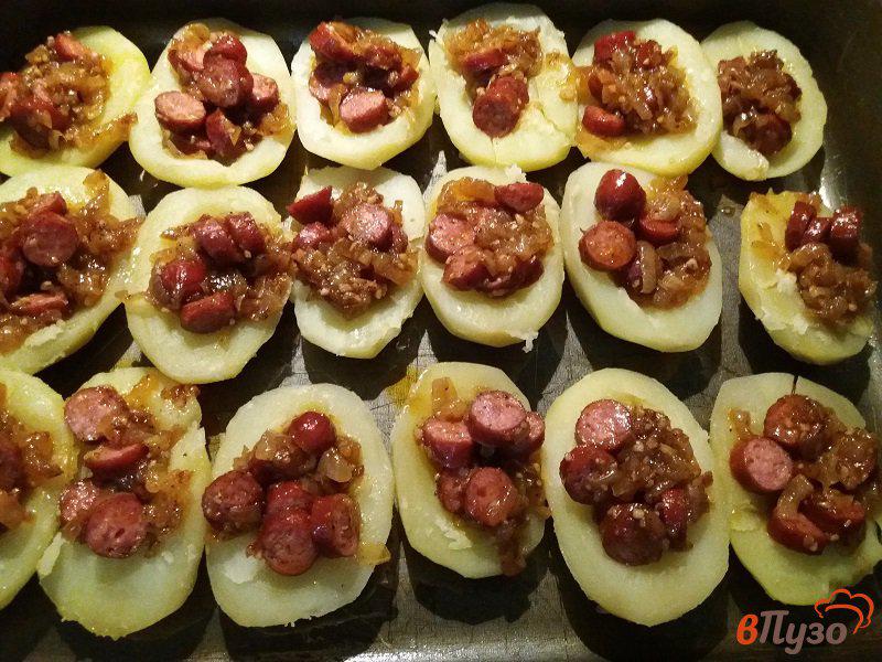 Фото приготовление рецепта: Запечённый фаршированный картофель с охотничьими колбасками шаг №4