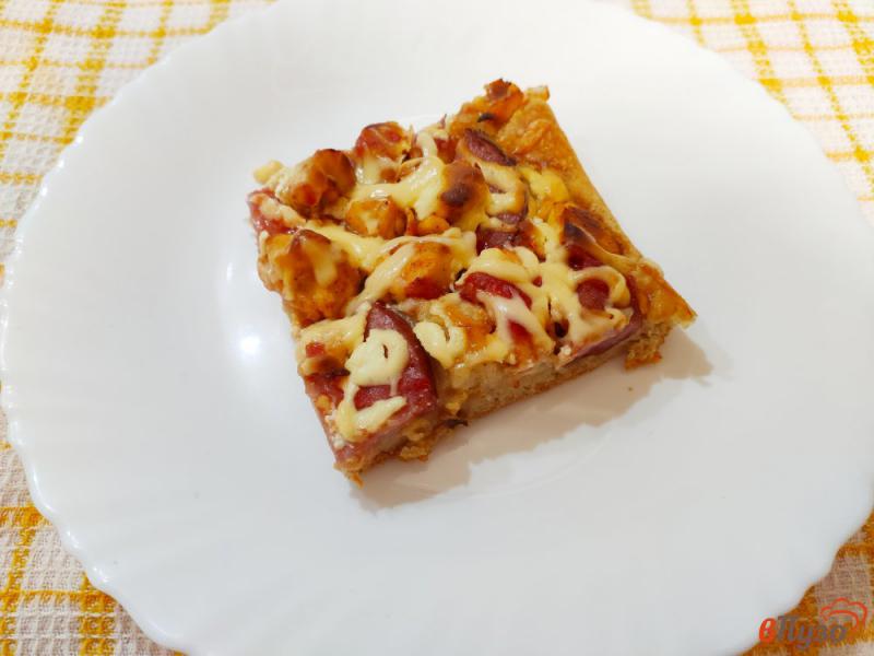 Фото приготовление рецепта: Пицца на дрожжевом тесте с курицей и колбасой шаг №18
