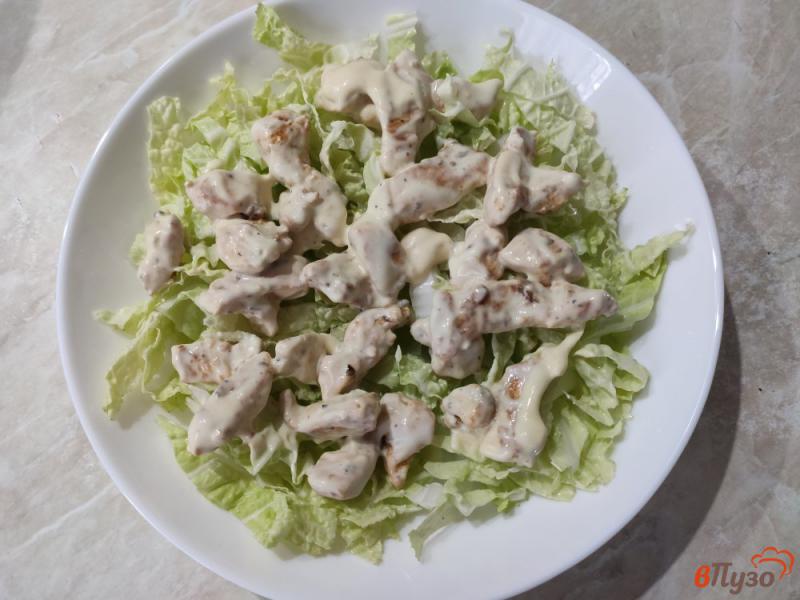 Фото приготовление рецепта: Салат из куриного филе с авокадо шаг №7