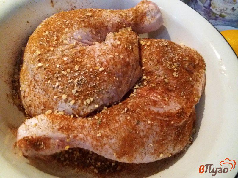 Фото приготовление рецепта: Жареные куриные окорочка шаг №3