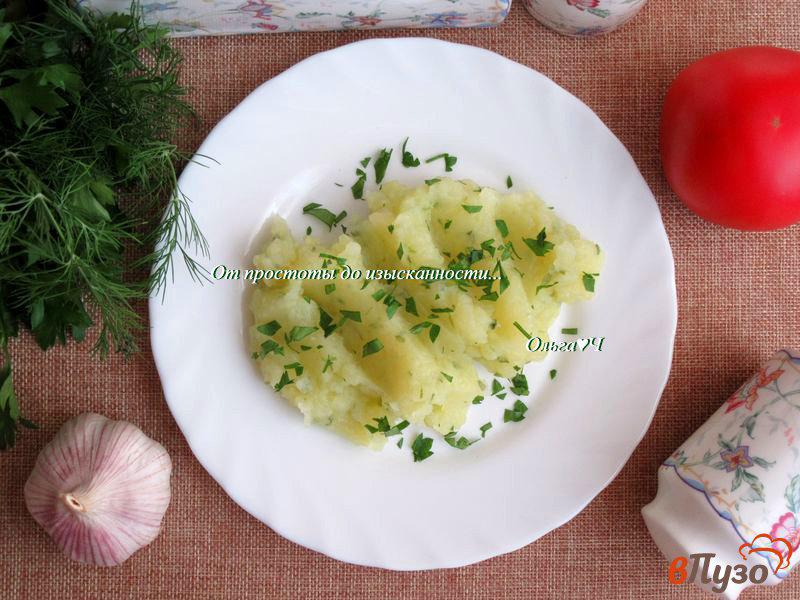 Фото приготовление рецепта: Картофельное пюре с соусом из зеленого лука шаг №4
