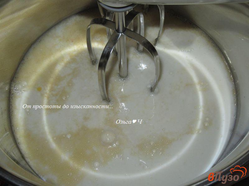 Фото приготовление рецепта: Вафли на кефире и топленом сливочном масле шаг №2
