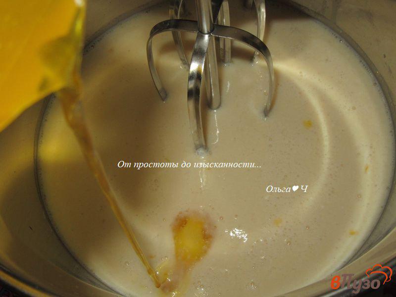 Фото приготовление рецепта: Вафли на кефире и топленом сливочном масле шаг №3