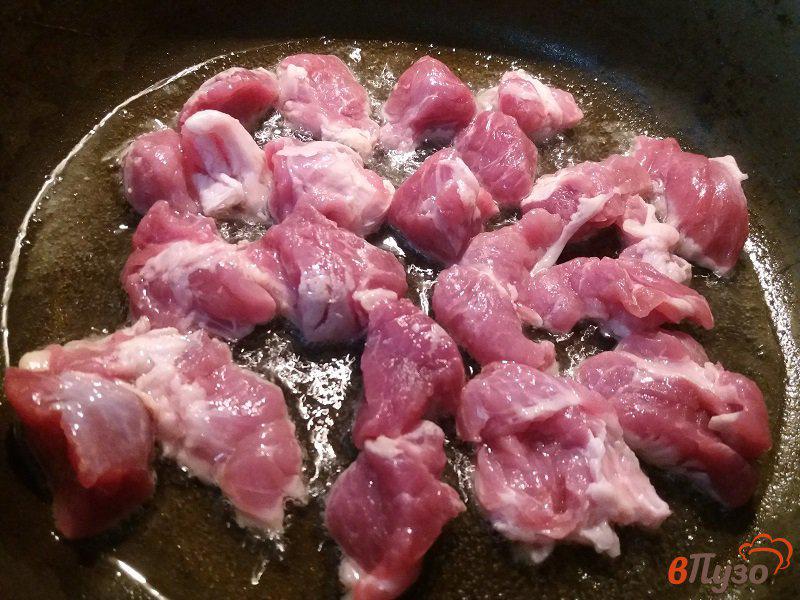Фото приготовление рецепта: Жареный рис со свининой шаг №2