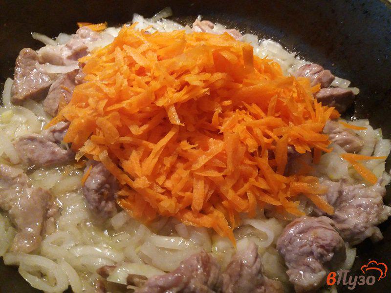 Фото приготовление рецепта: Жареный рис со свининой шаг №5