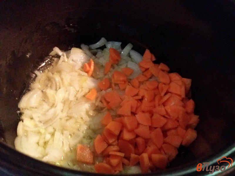Фото приготовление рецепта: Тушеные куриные сердечки с картофелем в мультиварке шаг №4