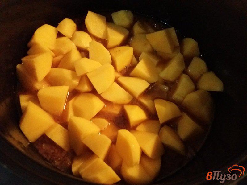 Фото приготовление рецепта: Тушеные куриные сердечки с картофелем в мультиварке шаг №8