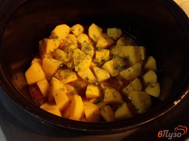 Фото приготовление рецепта: Тушеные куриные сердечки с картофелем в мультиварке шаг №9