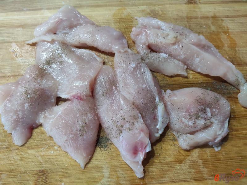 Фото приготовление рецепта: Куриные отбивные в панировке из грецких орехов шаг №1