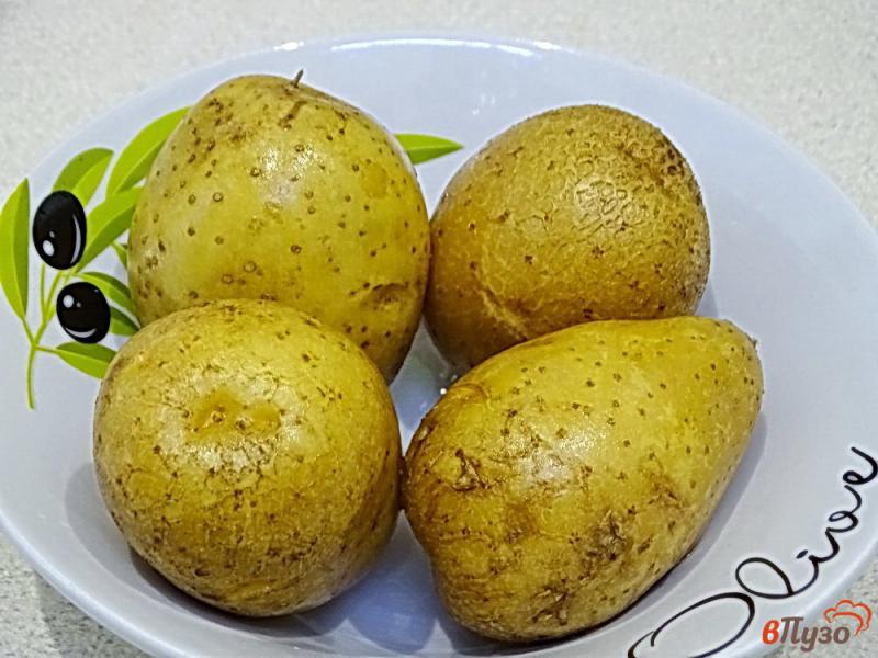 Фото приготовление рецепта: Отварной картофель в микроволновке шаг №1