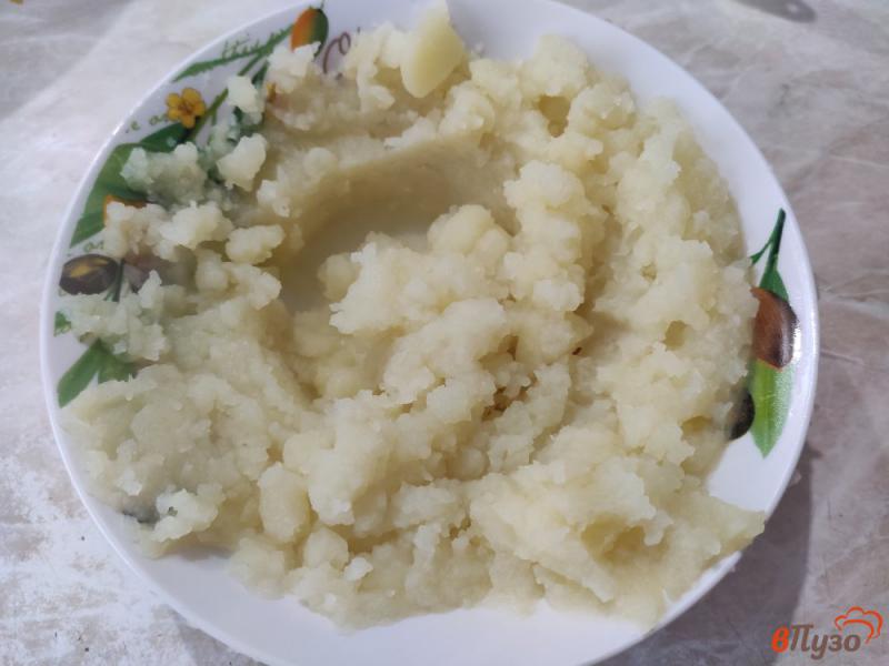 Фото приготовление рецепта: Картофельный суп с курицей и плавлеными сырками шаг №6