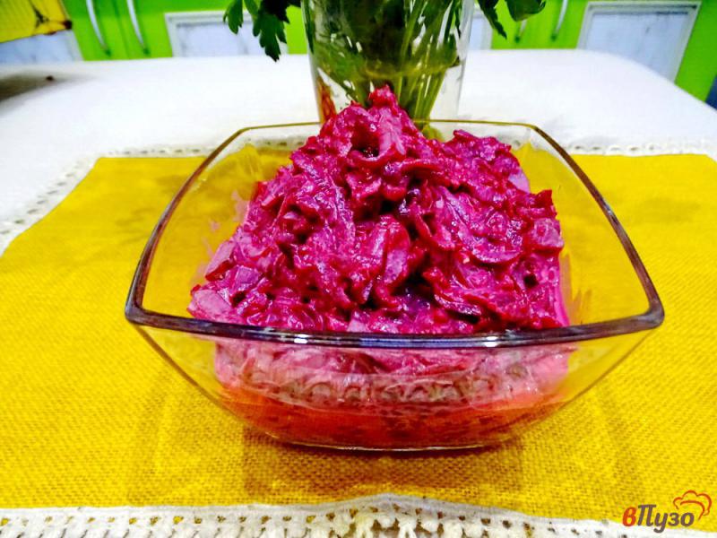Фото приготовление рецепта: Салат из свеклы и солёных огурцов шаг №6