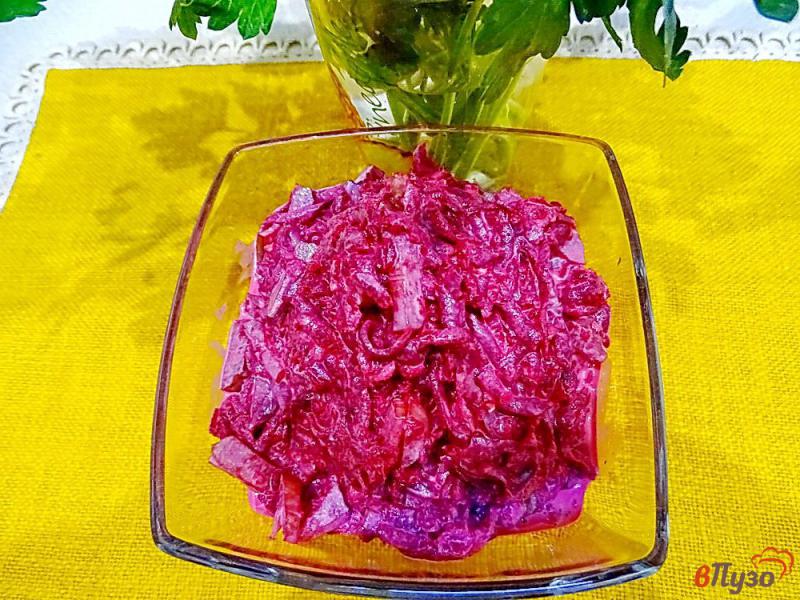 Фото приготовление рецепта: Салат из свеклы и солёных огурцов шаг №7