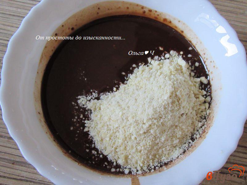 Фото приготовление рецепта: Конфеты из горького шоколада с кешью шаг №2