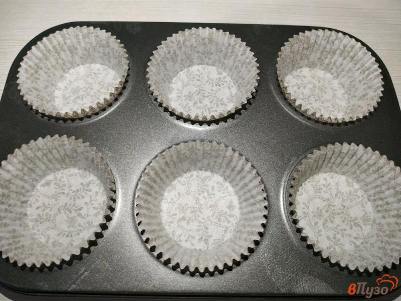 Фото приготовление рецепта: Бисквитные кексы шаг №4