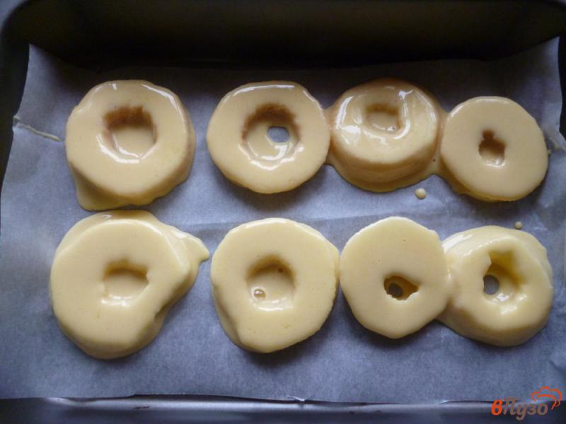 Фото приготовление рецепта: Яблочные кольца в кляре запеченные шаг №5