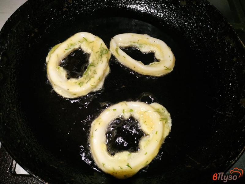 Фото приготовление рецепта: Кольца кальмаров в кляре шаг №7
