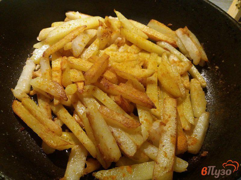 Фото приготовление рецепта: Жареный картофель на оливковом масле шаг №4