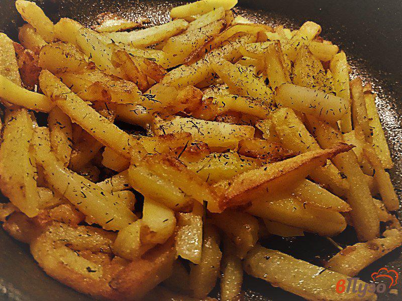 Фото приготовление рецепта: Жареный картофель на оливковом масле шаг №5