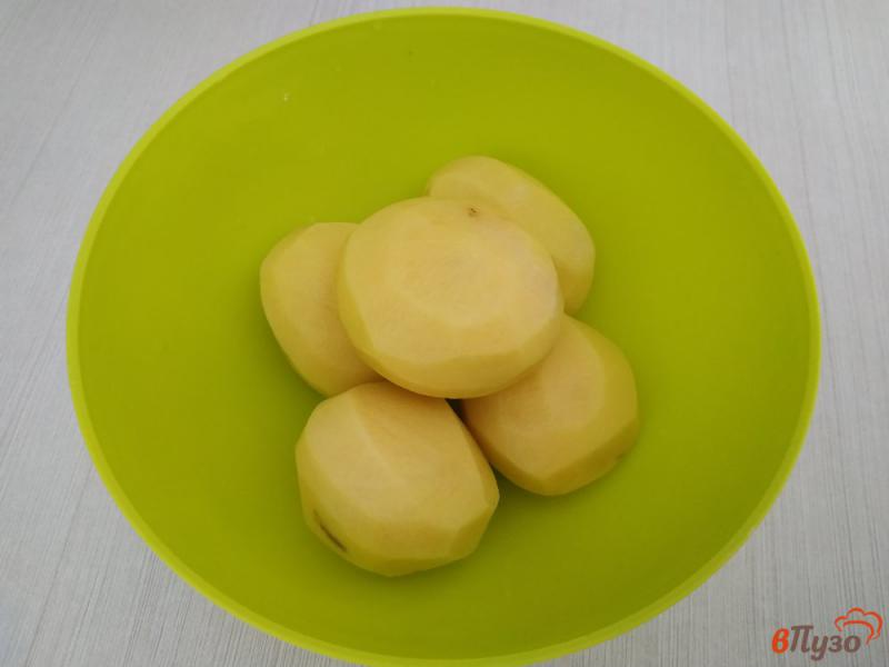 Фото приготовление рецепта: Картофель на пару с травами и чесноком шаг №1