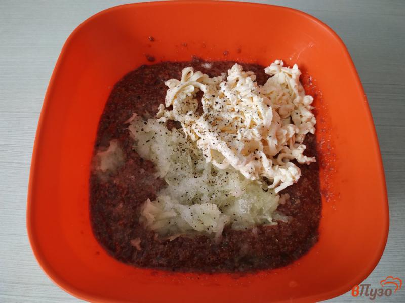 Фото приготовление рецепта: Печеночные оладьи с плавленым сыром шаг №6
