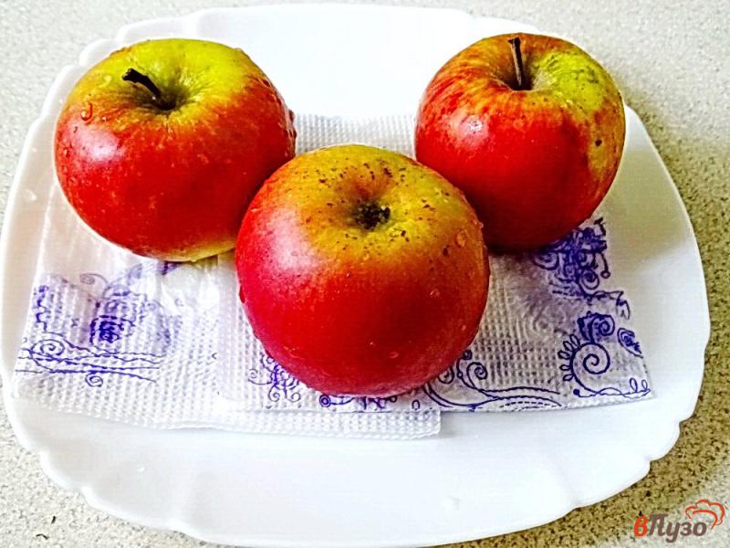 Фото приготовление рецепта: Яблоки запеченные с черникой в микроволновке шаг №2