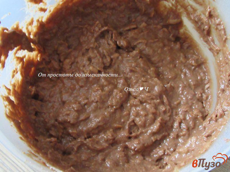 Фото приготовление рецепта: Шоколадно-яблочный кекс шаг №6