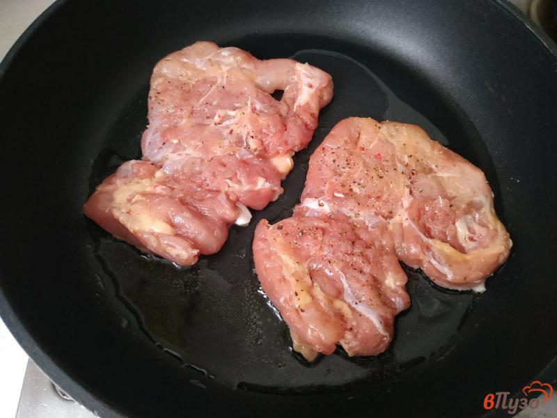 Фото приготовление рецепта: Мясо по-французски на сковороде шаг №8