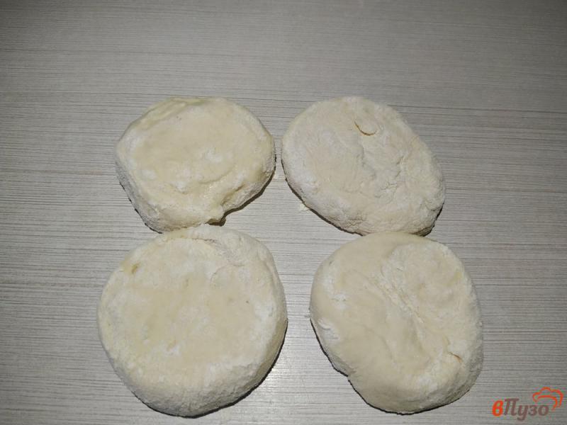 Фото приготовление рецепта: Пирожки дрожжевые на кефире шаг №6