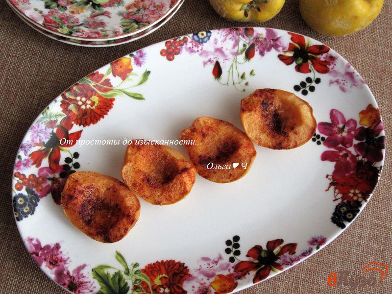 Фото приготовление рецепта: Запеченная айва с корицей и кокосовым маслом шаг №4