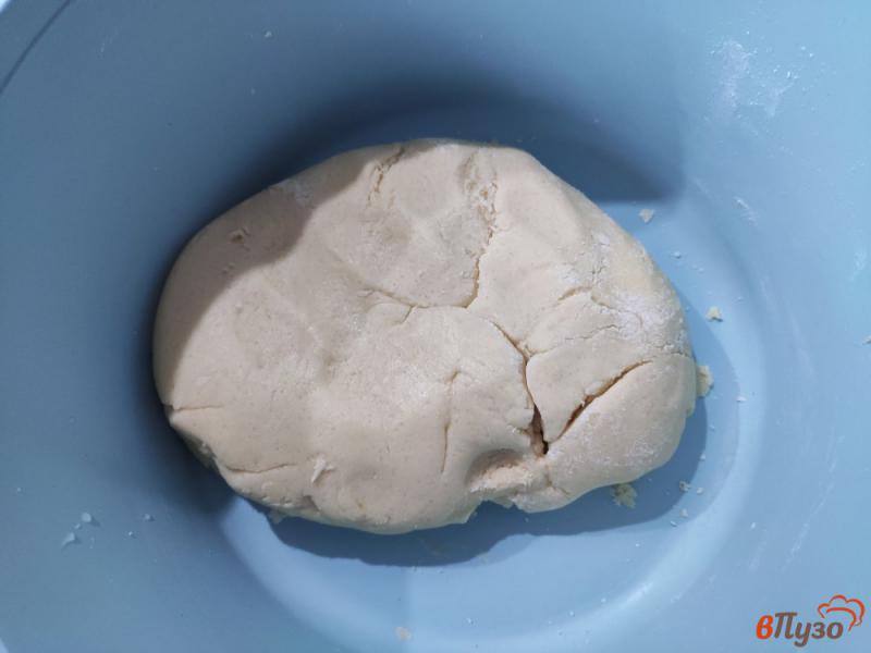 Фото приготовление рецепта: Песочный пирог с яблочным повидлом шаг №4