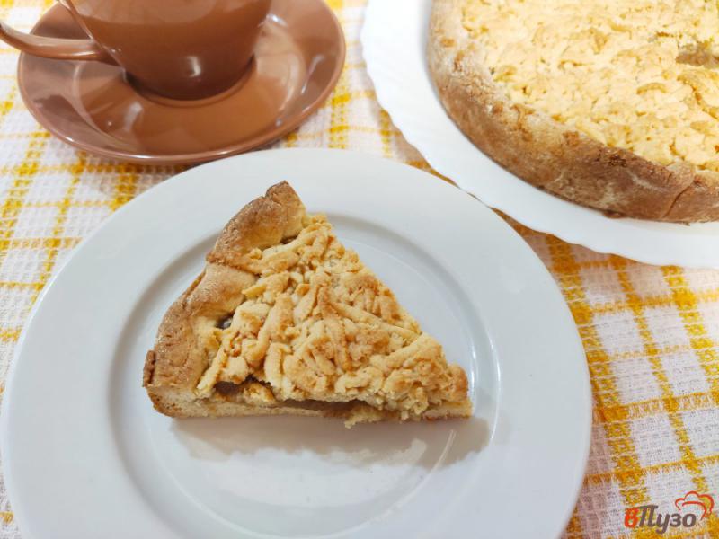 Фото приготовление рецепта: Песочный пирог с яблочным повидлом шаг №10