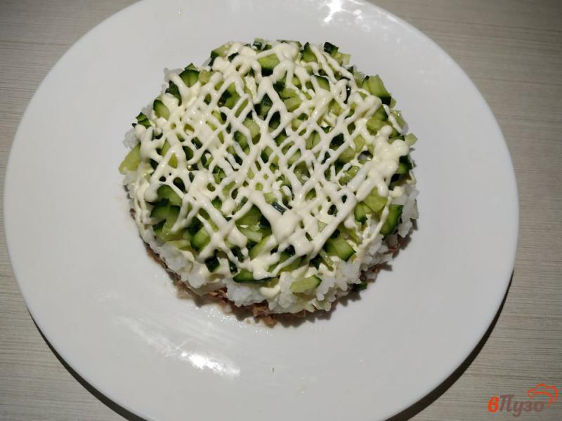 Фото приготовление рецепта: Рыбный салат с рисом шаг №6