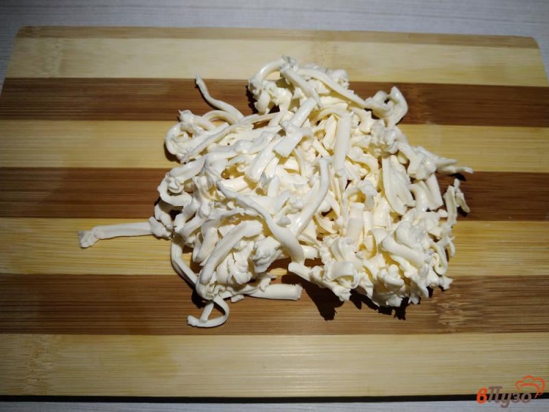 Фото приготовление рецепта: Рыбный салат с рисом шаг №7