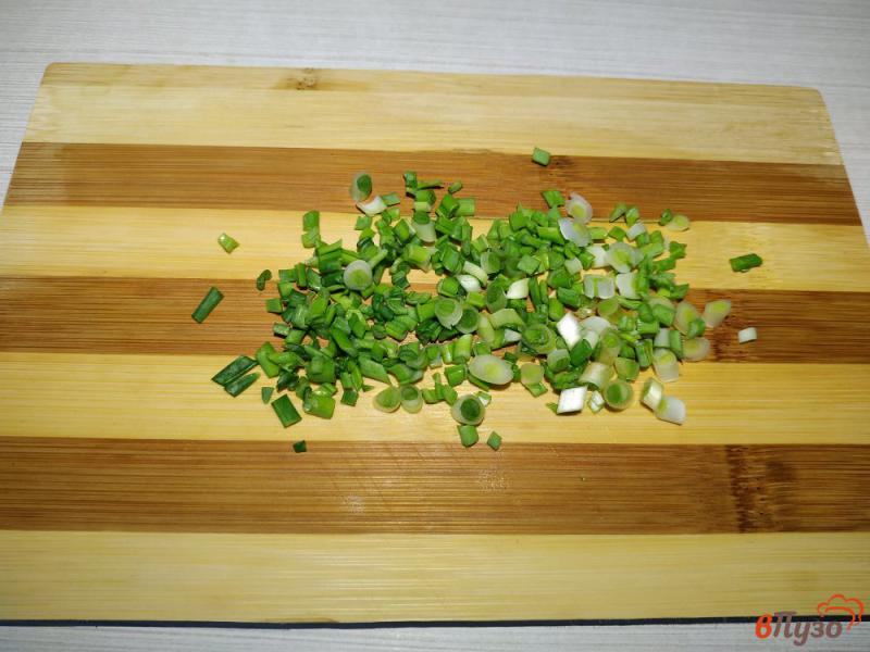 Фото приготовление рецепта: Винегрет со сметаной и зелёным луком шаг №5