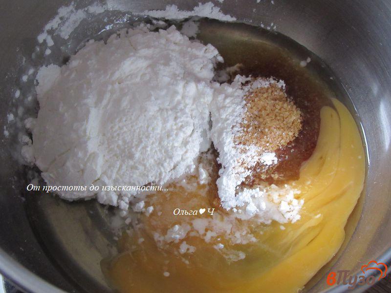 Фото приготовление рецепта: Цельнозерновой молочный пирог с арахисовыми лепестками шаг №4